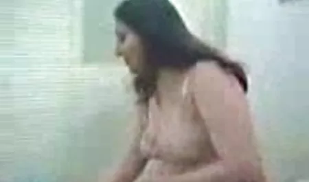 कुतिया ने नई पैंटी खरीदी और लड़के को अपने स्पर्म से भरने के इंग्लिश सेक्सी मूवी लिए कहा