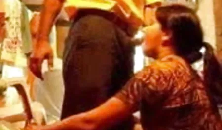 कामुक समलैंगिक पुरुष पूरे कमरे सेक्सी इंग्लिश मूवी पिक्चर में बकवास और विलाप करते हैं
