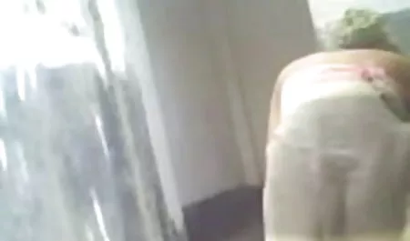पतली टहनियाँ जैसे सेक्सी इंग्लिश मूवी गंजा चूत चाटना