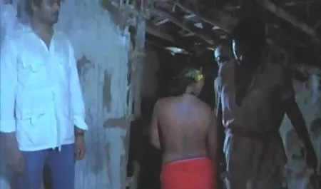 नग्न गोल्डी को एक डिल्डो के साथ खेलने सेक्सी मूवी इंग्लिश वीडियो से एक संभोग सुख मिलता है