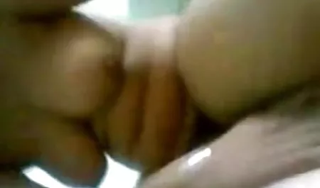 ब्यूटी वीका ने इंग्लिश की सेक्सी मूवी कैमरे पर किटी को कैरी किया
