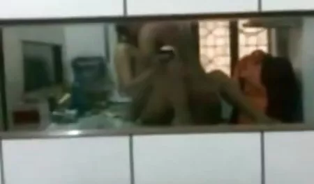 ब्लोंड बेली ब्रुक अपने बड़े भाई से अपनी चूत में डिक डालने के लिए सेक्सी इंग्लिश सेक्सी मूवी कहती है