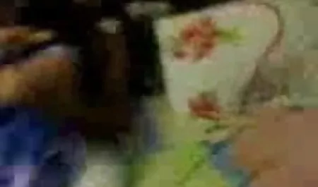 अधोवस्त्र में परिपक्व माँ, खुद को analchik हिंदी इंग्लिश सेक्सी मूवी छूत