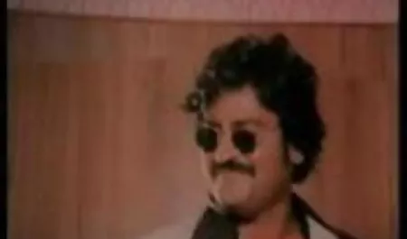 गोरा एक काला आदमी के लिए एक इंग्लिश सेक्सी मूवी महान blowjob करता है