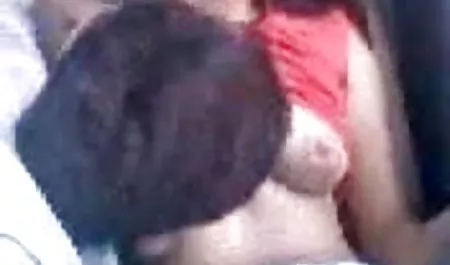 दोस्त कैमरे पर एक युवा श्यामला लेता है और उसे इंग्लिश मूवी सेक्सी मूवी बाथरूम में fucks