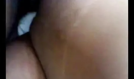 एक सार्वजनिक शौचालय सेक्सी बफ इंग्लिश मूवी में assfucking