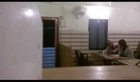 सुंदर लड़कियों लोचदार नितंबों doused और एक आदमी इंग्लिश सेक्सी वीडियो मूवी के साथ एक त्रिगुट muddied