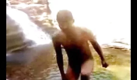 चिंतित सुरक्षा गार्ड स्टोर से एक युवा चोर इंग्लिश में सेक्सी मूवी श्यामला fucks