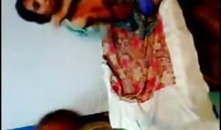 लड़कियों को सोने इंग्लिश वीडियो सेक्सी मूवी से पहले pussies सहलाना