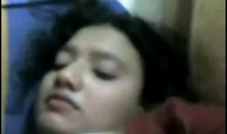 उसे सुडौल सेक्सी इंग्लिश मूवी पिक्चर गधा दिखाता है