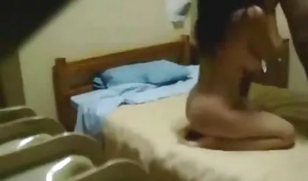 सुंदर लड़की लट पीट और उसके प्रेमी को सेक्सी इंग्लिश वीडियो मूवी आकर्षित करने के लिए शुरू किया