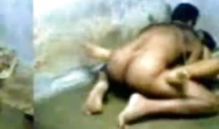 खूबसूरत श्यामला इंग्लिश सेक्स मूवी सेक्स वेबकैम पर हस्तमैथुन करती है