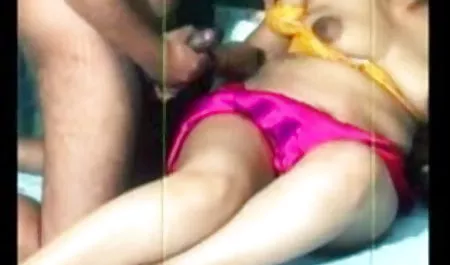 लंबे समय तक सेक्स मूवी इंग्लिश फिल्म कुतिया ने उस आदमी की नाक के सामने अपनी गांड मरोड़ दी