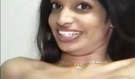 यार इंग्लिश सेक्सी मूवी वीडियो में अपने डिक पर अलग-अलग पोज में एक सेक्सी गोरा