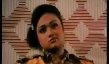 परिपक्व श्यामला एक डिक बेकार है और बदले में एक कायरता से इंग्लिश इंग्लिश सेक्सी मूवी मिलता है