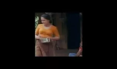 एक क्यूट इंग्लिश मूवी फिल्म सेक्स लड़की के बहुत बड़े बूब्स और एक मुंह होता है
