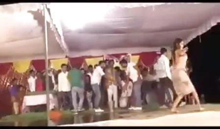 जंगल में चूजा खुद को चोदता हिंदी इंग्लिश सेक्सी मूवी है