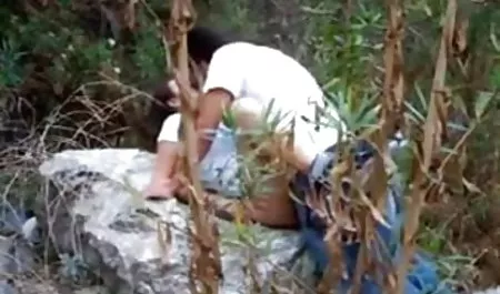 गोल्डी सेक्सी मूवी इंग्लिश पिक्चर अपने डिस्पोट से डिक बेकार करता है और पैरों से डिक बंद कर देता है