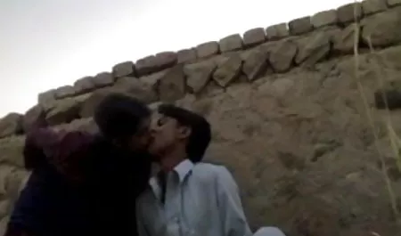 पंप आदमी झील पर भावुक इंग्लिश में सेक्सी मूवी busty देवी fucks