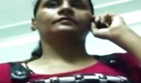 जब आपके हाथ ठंडे हों तो इंग्लिश सेक्सी मूवी वीडियो में उन्हें अपनी चूत में डाल लें