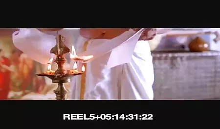 युवा स्लिम गोरा पहली बार कैमरे पर बकवास करने की इंग्लिश में सेक्सी मूवी कोशिश करता है