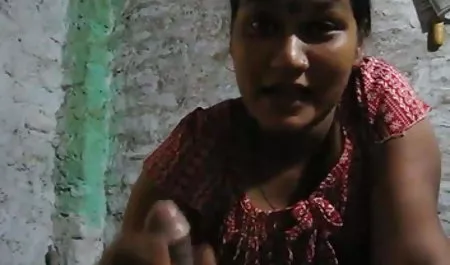 दो लड़कियों ने किसी महंगे होटल में बिस्तर पर एक लड़के के साथ सेक्स किया। लड़कियों के पास केवल शॉर्ट्स होते हैं, और लड़का पूरी तरह से नग्न होता है और वह बिना रुके, सेक्सी हॉट इंग्लिश मूवी बिना बदले में उन्हें चोदता है