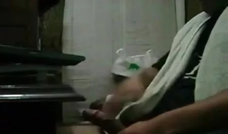 एक युवा श्यामला फुल सेक्सी इंग्लिश मूवी से गहरी blowjob