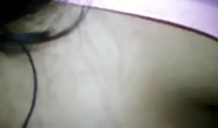 वुडमैन ने एक युवा सौंदर्य की सेक्सी इंग्लिश मूवी गड़बड़ की