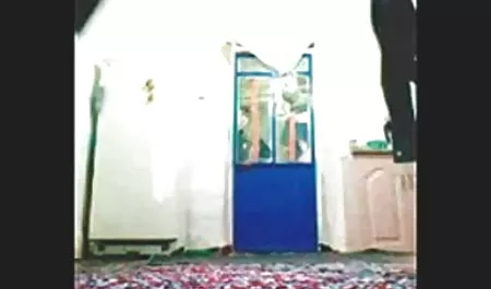 दादी अपनी पोती के दोस्तों के साथ एक पार्टी में मस्ती करती हुई सेक्स मूवी इंग्लिश फिल्म
