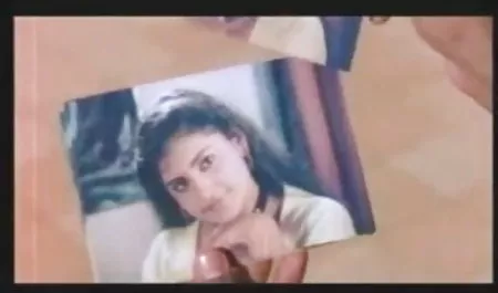 एक कुर्सी इंग्लिश मूवी सेक्सी पिक्चर में सुंदर लड़की