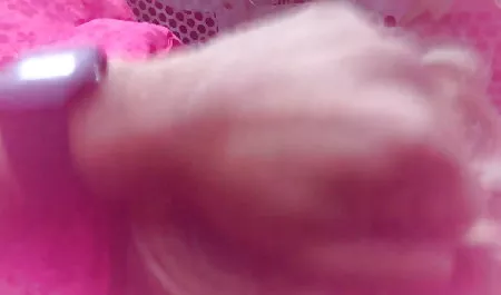 स्वीट चिक को डबल इंग्लिश सेक्सी मूवी वीडियो में संतुष्टि मिलती है
