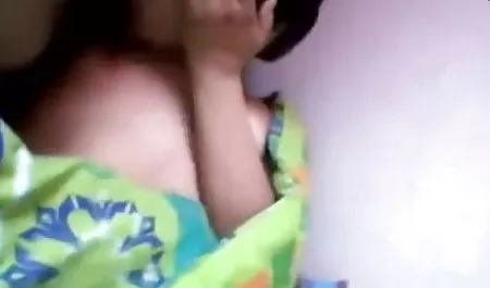 सेक्सी श्यामला आलिया इंग्लिश मूवी वीडियो में सेक्सी हदीद लंड को चूसती है और वाइब्रेटर के साथ चूत को सहलाती है