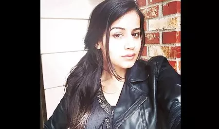 नेट्टा एक सदस्य और वाइब्रेटर के साथ दोनों स्लॉट में एक साथ इंग्लिश सेक्सी मूवी फिल्म चुदाई करता है, उसके छेद को ड्रिल करता है