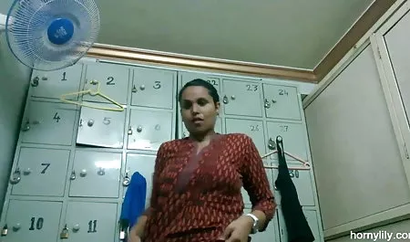 चिंता में डूबे हुए आदमी ने मैंडी म्यूज़िक मास्क लगाया और सेक्सी मूवी हिंदी इंग्लिश उसे गुदा थ्रीसम दिया