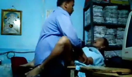 एक सुंदर लड़की को मुंह से तीन पुरुषों द्वारा एक बार क्रूरतापूर्वक गड़बड़ कर दिया जाता है। उस दिन एक कुतिया भारी लोगों के विशाल लंड द्वारा इंग्लिश सेक्सी मूवी फिल्म उसके सभी छेदों को फाड़ देगी