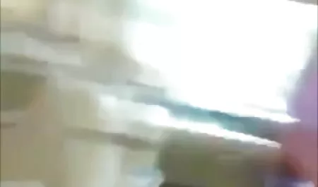 रेडहेड कुतिया आदमी के लंड सेक्सी इंग्लिश मूवी सेक्सी इंग्लिश मूवी को उसके बड़े बूब्स से चोदता है