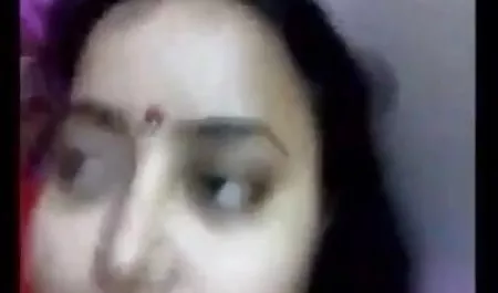 सुंदर पैर और लोचदार स्तन के इंग्लिश पिक्चर सेक्सी फुल मूवी साथ गोरा एक गर्म पुरुष चाहता है