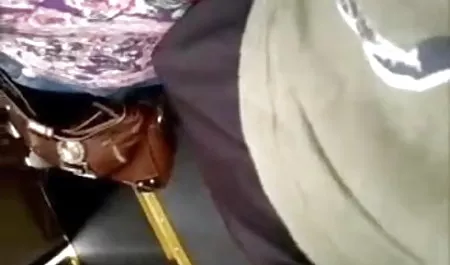 फूहड़ सुंदरता सेक्सी हॉट इंग्लिश मूवी धूम्रपान और बेकार है, एक दोस्त के साथ fucks और एक धार के साथ समाप्त होता है
