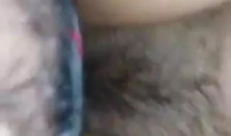 एक स्ट्रिप क्लब इंग्लिश सेक्सी मूवी हिंदी में चूसता है, और फिर एक सदस्य पर बैठता है