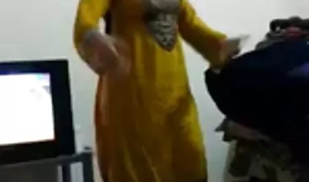 एक इंग्लिश सेक्सी मूवी ऑनलाइन बड़े गधे के साथ एक मॉडल हमेशा सुबह एक निजी ट्रेनर को दिया जाता है जो उसे साफ करता है