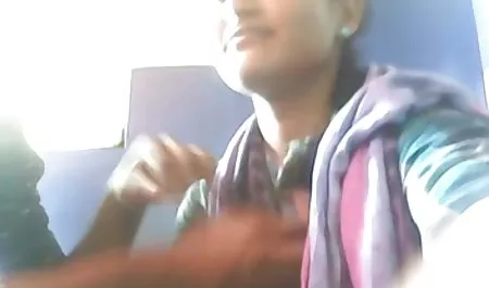 सुंदर ब्लोंडी ने एक लड़के को गुलाबी सेक्सी इंग्लिश वीडियो मूवी जंपसूट के साथ छेड़ा और चूत में एक डिक मिला