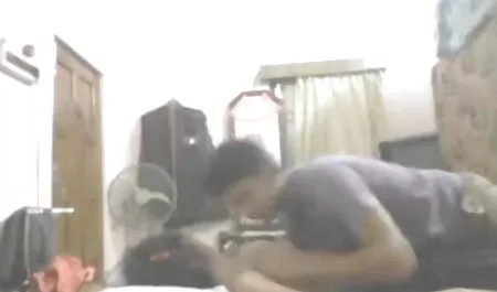 गोरा गोरा उसकी चूत को इंग्लिश सेक्सी पिक्चर फुल मूवी एक मोटे लंड पर बैठ गया
