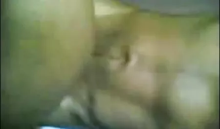 कुतिया ने क्रीम की चूत को सूंघा और अपने हिंदी सेक्सी मूवी इंग्लिश दोस्त को चाटने दिया