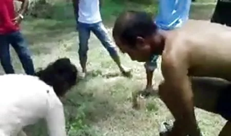 एक लड़की के लिए, सबसे अच्छे कपड़े एक मिनी-स्कर्ट हैं, जो न केवल बट की सुंदरता पर जोर देता है और किसी भी समय आपको भगशेफ को सहलाने के सेक्सी इंग्लिश मूवी पिक्चर लिए अपना हाथ अपनी पैंटी में रखने की अनुमति देता है।