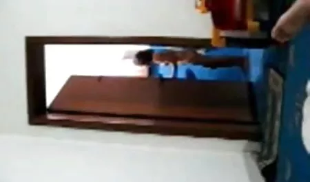 पतला श्यामला शौचालय में गया सेक्सी इंग्लिश सेक्सी मूवी और चूसना पड़ा