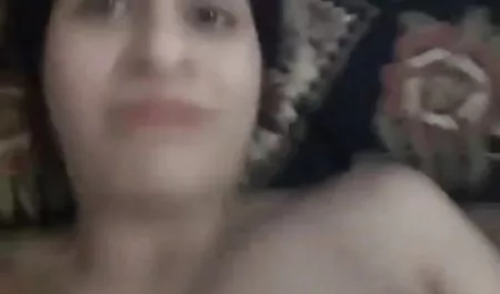 कुतिया प्रेमिका की रसीली चूत में ऊँगली डालती है और उसके रस को चाटती इंग्लिश सेक्सी मूवी इंग्लिश है