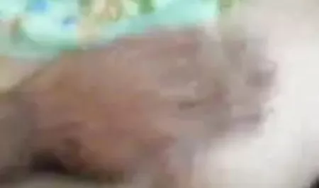 मस्कुलर मैकेनिक उसे गैरी मेंबर में उसके बस्टी श्यामला को मुश्किल से चोदता है सेक्सी बीएफ इंग्लिश फिल्म