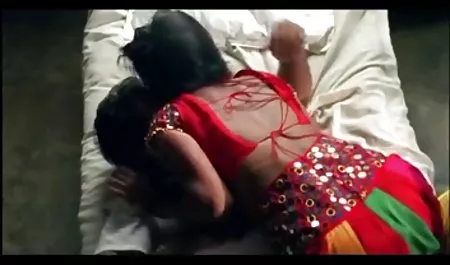 चुदाई की भूखी, बालों सेक्सी इंग्लिश मूवी वाली लंड चूसती है